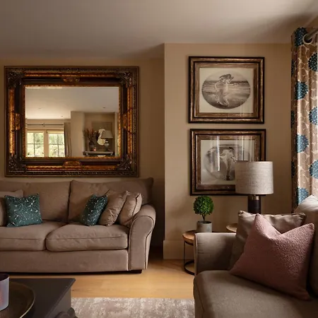 Luxury Interior Designed 4 Bedroom Villa,