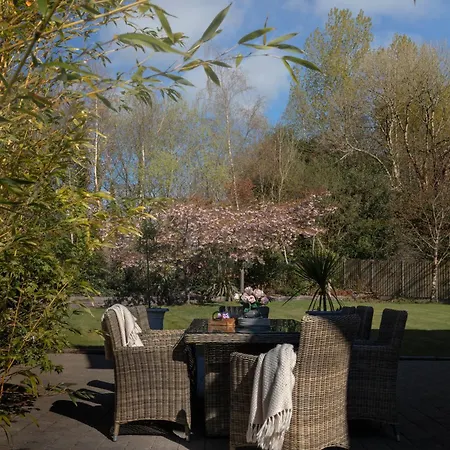 Luxury Interior Designed 4 Bedroom Villa, Feriehus Kenmare