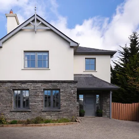 Luxury Interior Designed 4 Bedroom Villa, Feriehus *