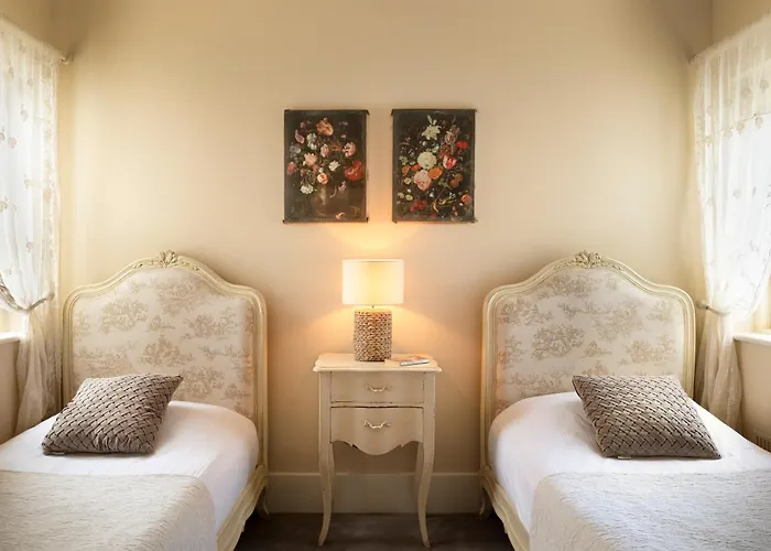 Luxury Interior Designed 4 Bedroom Villa, 펜션