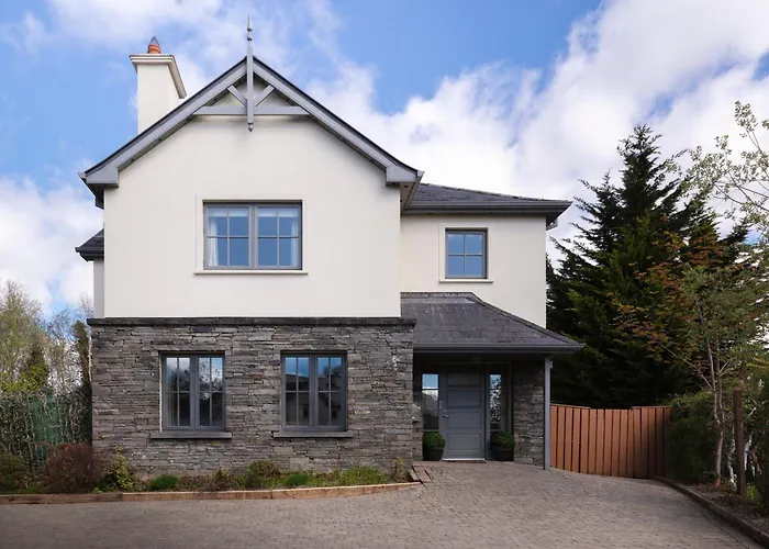 Luxury Interior Designed 4 Bedroom Villa, 펜션 *